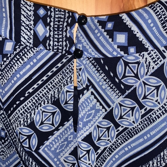 Like new! AB Studio Tank Top - Picture 5 of 10